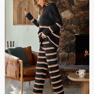 Striped Black Lounge pi with Set